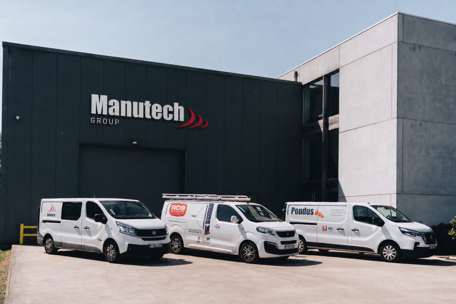Manutech Group gebouw met bedrijfsbussen van Manutech, ROS en Pondus